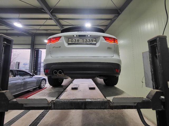 Jaguar F-PACE 2017 — inspection photo 2