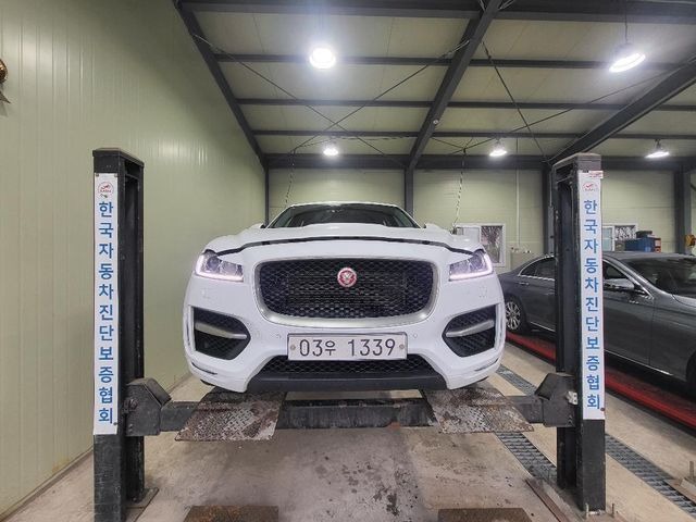 Jaguar F-PACE 2017 — inspection photo 1