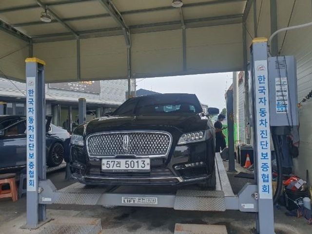 Lincoln Continental 2017 — inspection photo 1