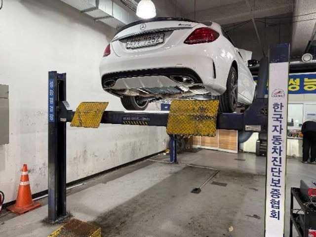 Mercedes-Benz C-Class 2018 — inspection photo 2