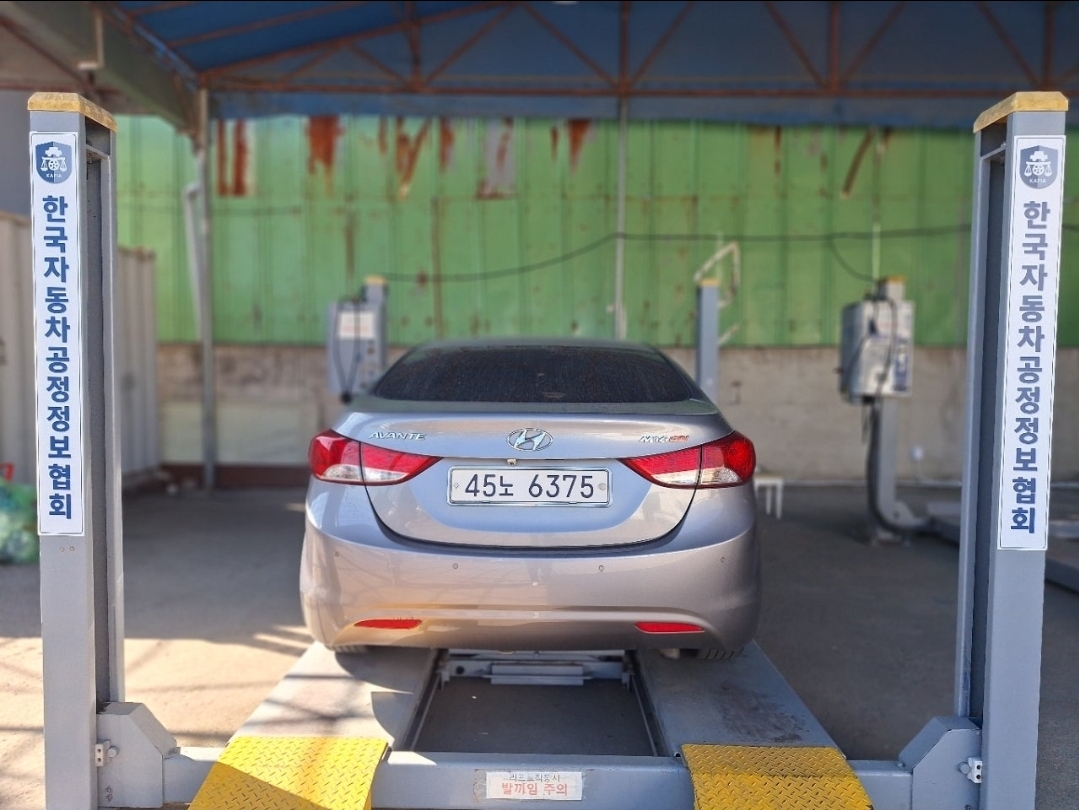 Hyundai AVANTE 2012 — inspection photo 2