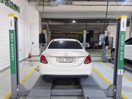 Mercedes-Benz C-Class 2017 — inspection photo 2