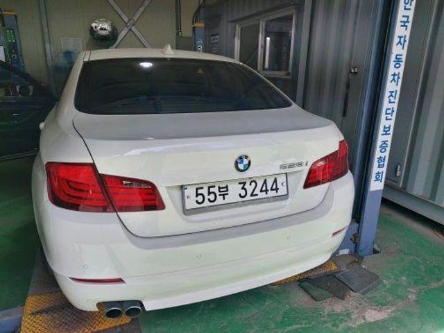 BMW 5-Series 2011 — inspection photo 2