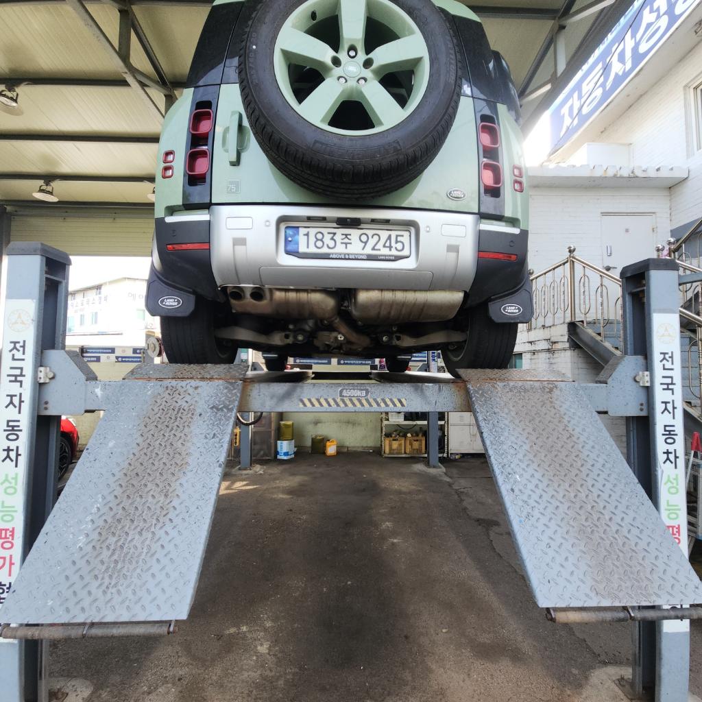 Land Rover Defender 2023 — inspection photo 2