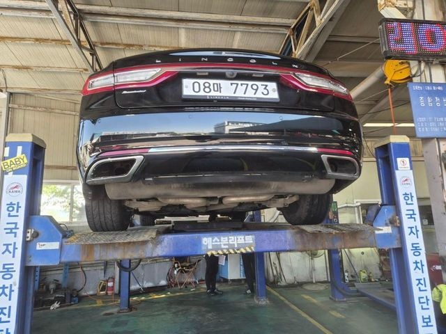 Lincoln Continental 2017 — inspection photo 2