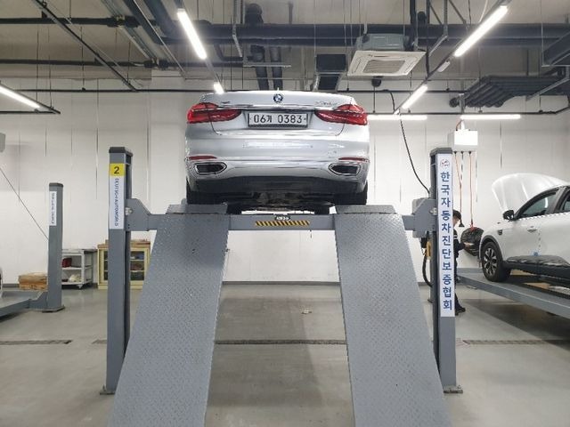 BMW 7-Series 2016 — inspection photo 2