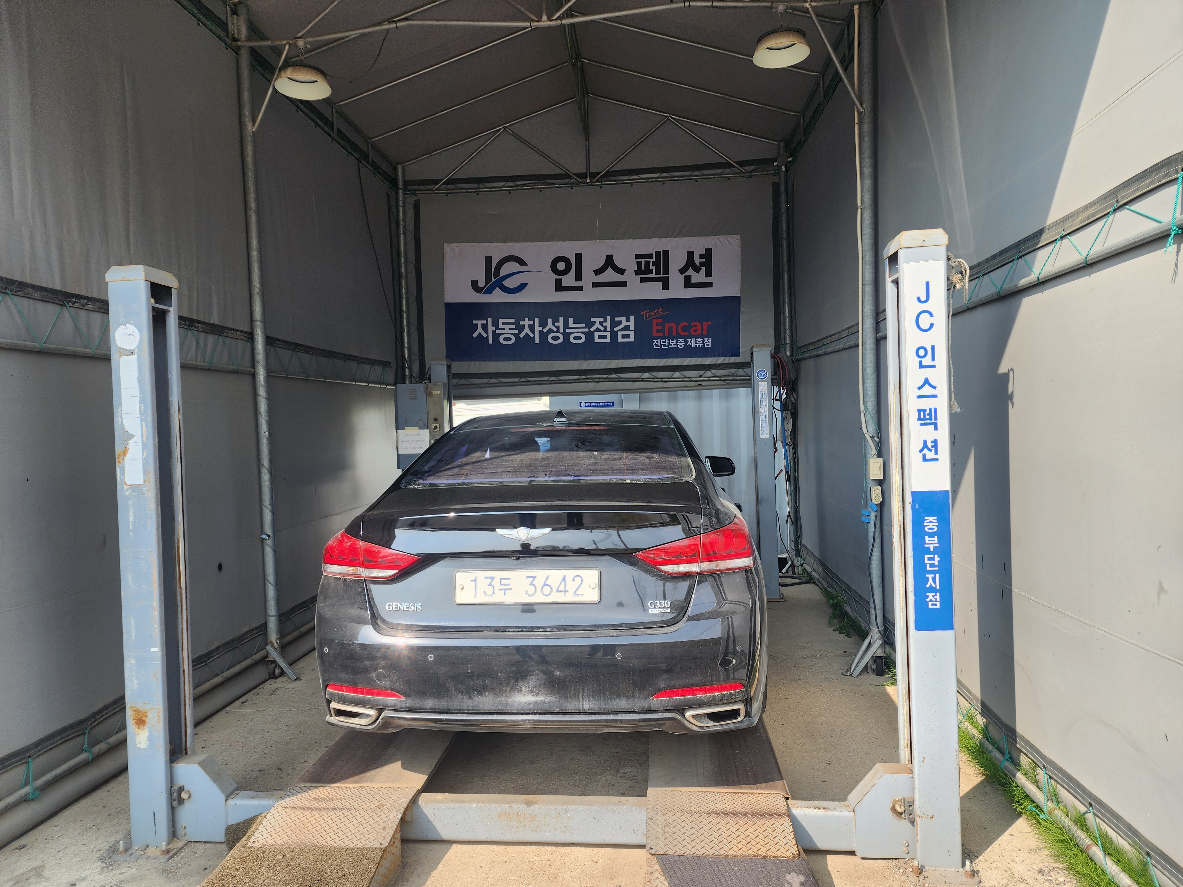 Hyundai Genesis 2016 — inspection photo 2