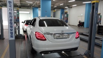 Mercedes-Benz C-Class 2018 — inspection photo 2