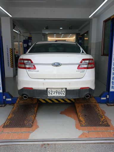 Ford Taurus 2017 — inspection photo 2