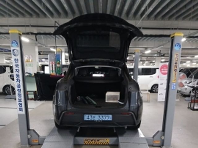 Tesla Model Y 2025 — inspection photo 2