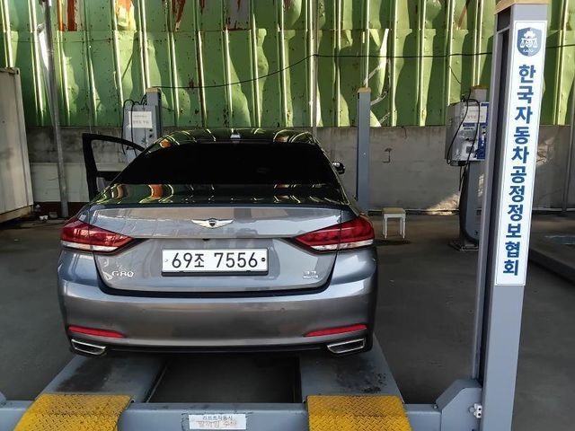 Hyundai Genesis 2016 — inspection photo 2