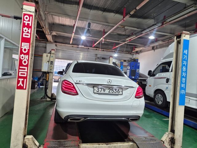 Mercedes-Benz C-Class 2018 — inspection photo 2
