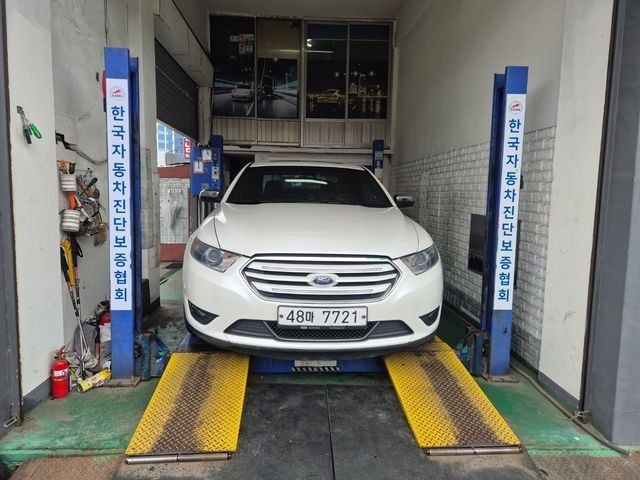 Ford Taurus 2015 — inspection photo 1