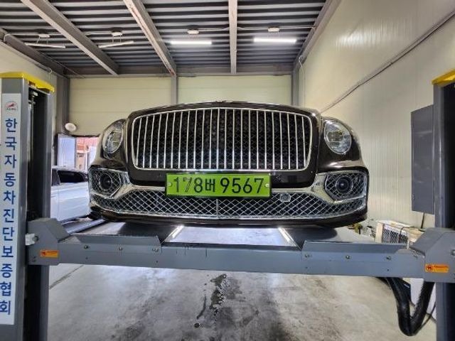 Bentley Flying Spur 2022 — inspection photo 1