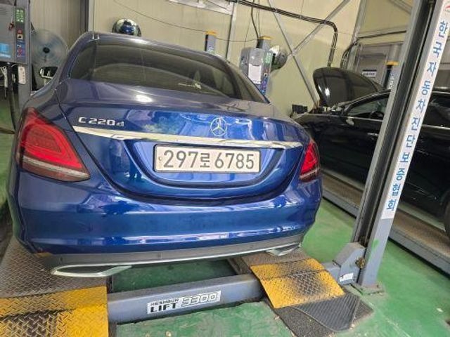 Mercedes-Benz C-Class 2019 — inspection photo 2