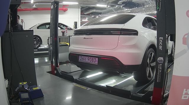 Porsche Macan 2025 — inspection photo 2