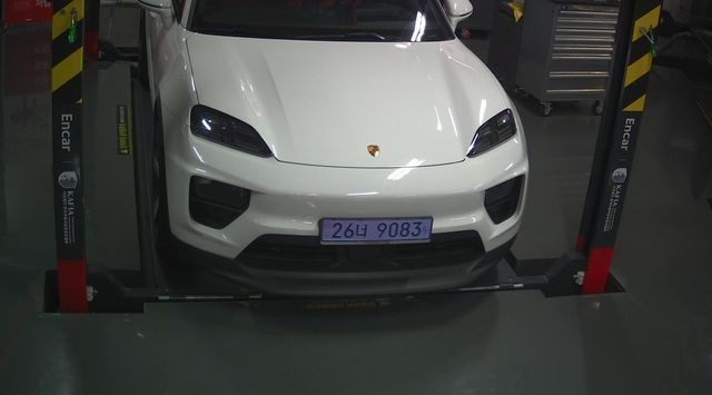 Porsche Macan 2025 — inspection photo 1