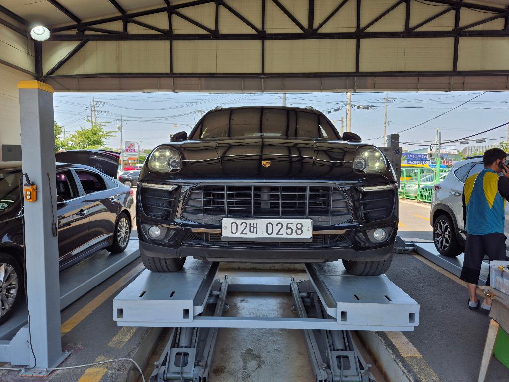 Porsche Macan 2017 — inspection photo 1