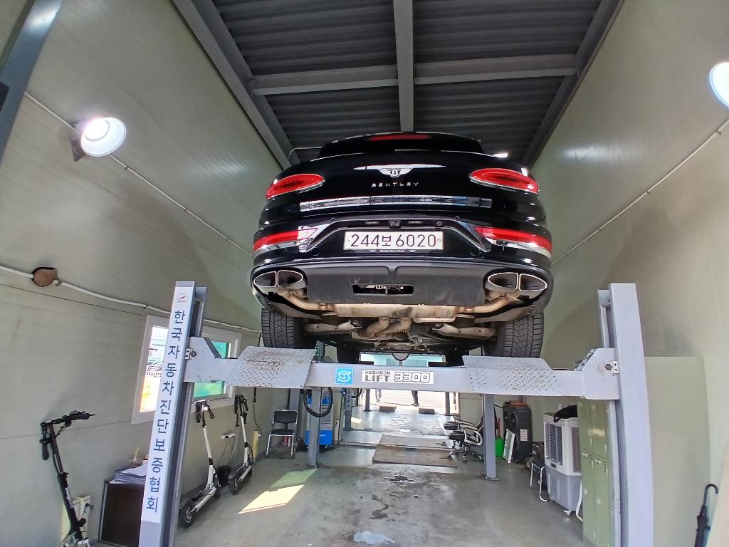 Bentley Bentayga 2023 — inspection photo 2