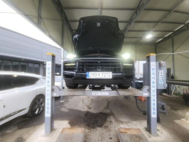 Porsche Cayenne 2024 — inspection photo 1