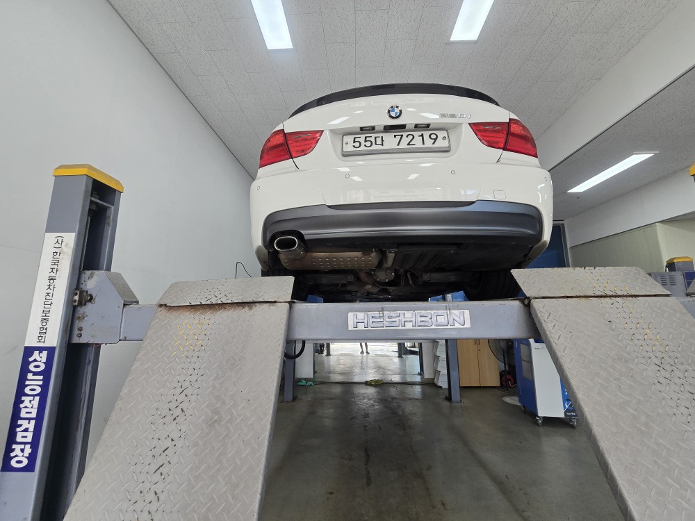 BMW 3-Series 2011 — inspection photo 2