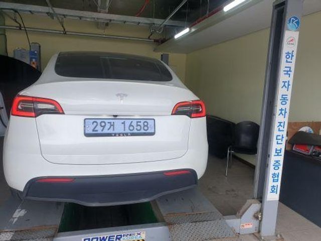 Tesla Model Y 2024 — inspection photo 2