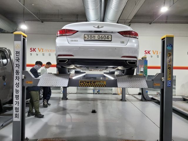Hyundai Genesis 2016 — inspection photo 2