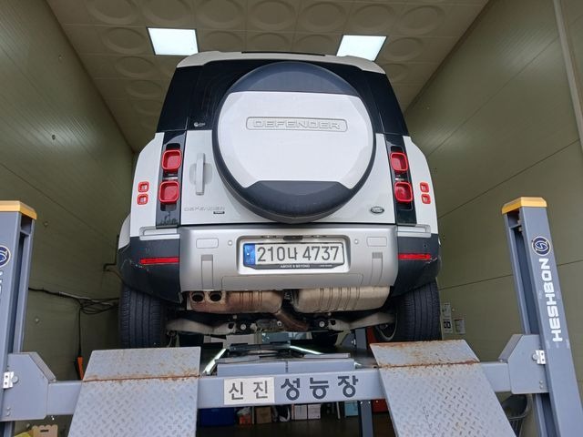 Land Rover Defender 2023 — inspection photo 2