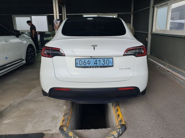 Tesla Model Y 2021 — inspection photo 2
