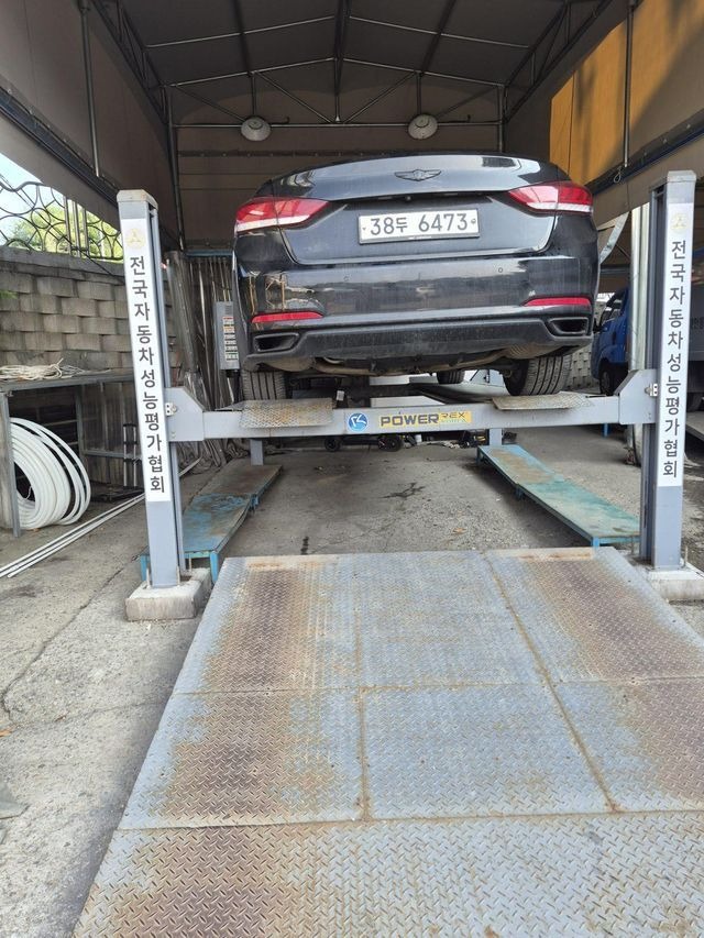 Hyundai Genesis 2015 — inspection photo 2
