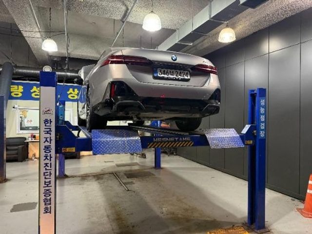 BMW 5-Series 2026 — inspection photo 2