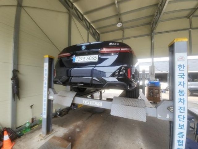 BMW 5-Series 2025 — inspection photo 2