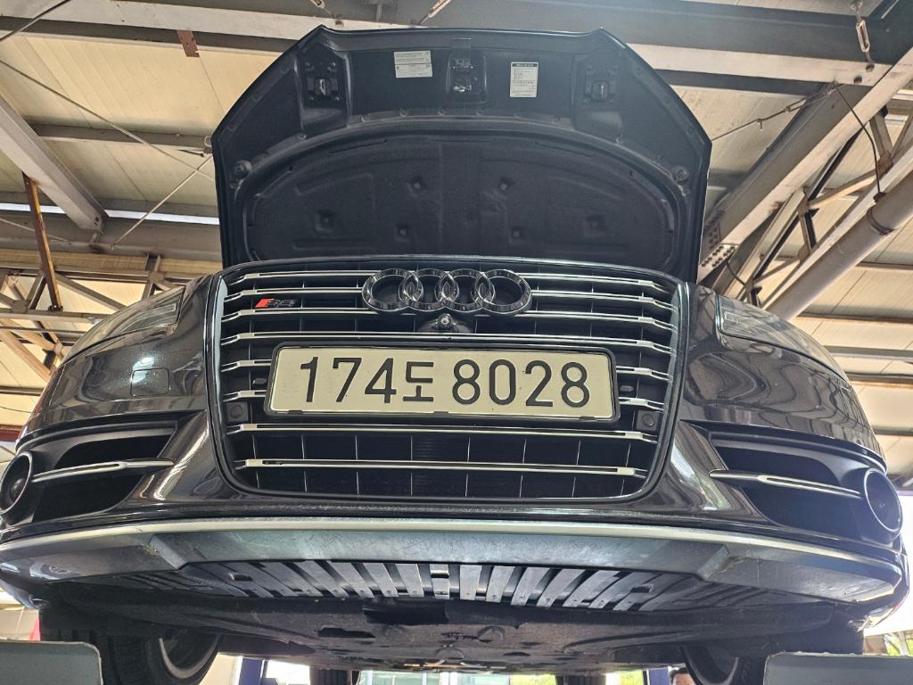 Audi S8 2014 — inspection photo 1