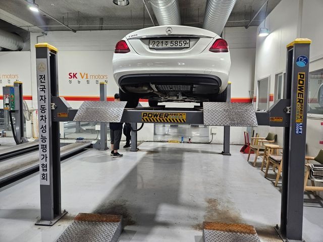 Mercedes-Benz C-Class 2019 — inspection photo 2