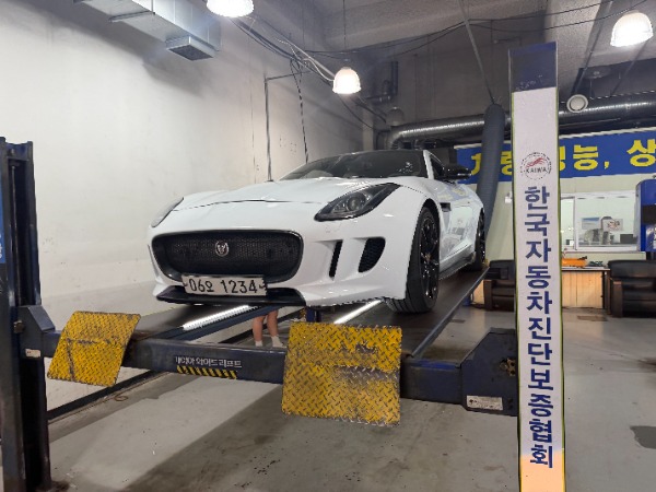 Jaguar F-TYPE 2015 — inspection photo 1