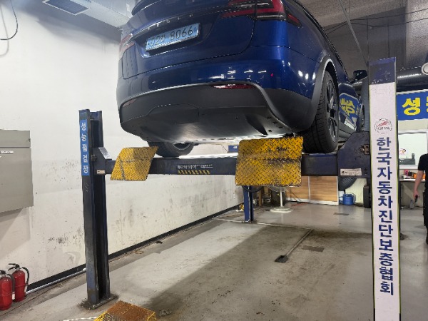 Tesla Model X 2023 — inspection photo 2
