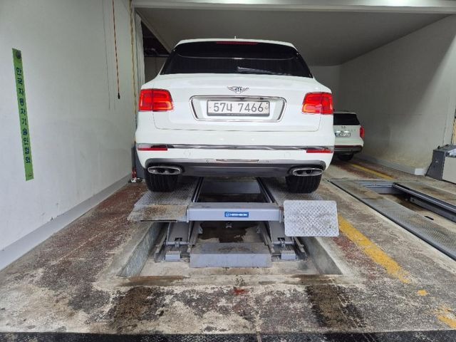 Bentley Bentayga 2017 — inspection photo 2