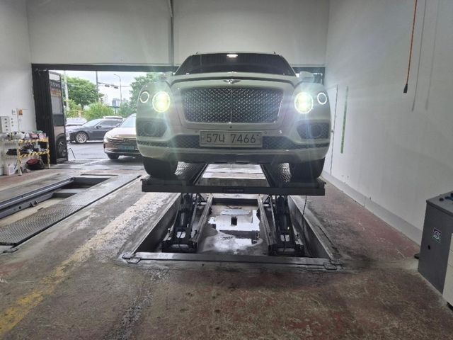Bentley Bentayga 2017 — inspection photo 1