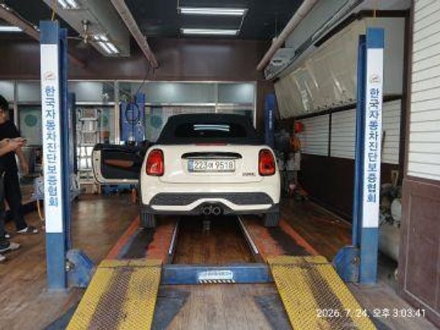 Mini Cooper Convertible 2022 — inspection photo 2