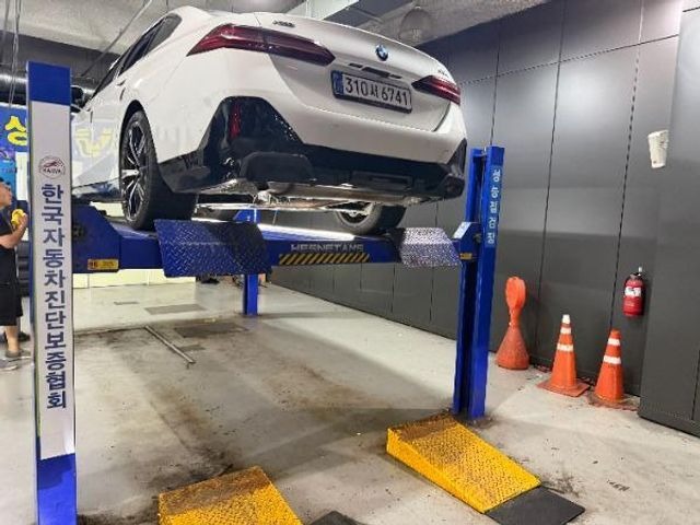 BMW 5-Series 2025 — inspection photo 2