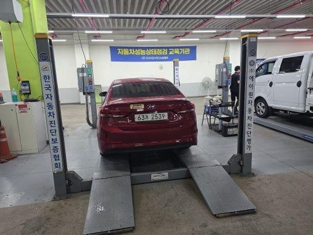 Hyundai AVANTE 2017 — inspection photo 2