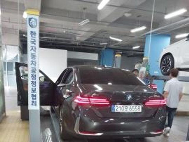 BMW 5-Series 2025 — inspection photo 2