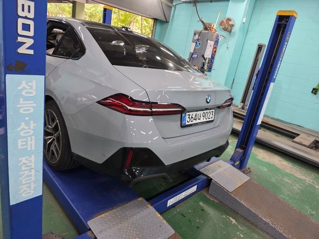 BMW 5-Series 2026 — inspection photo 2