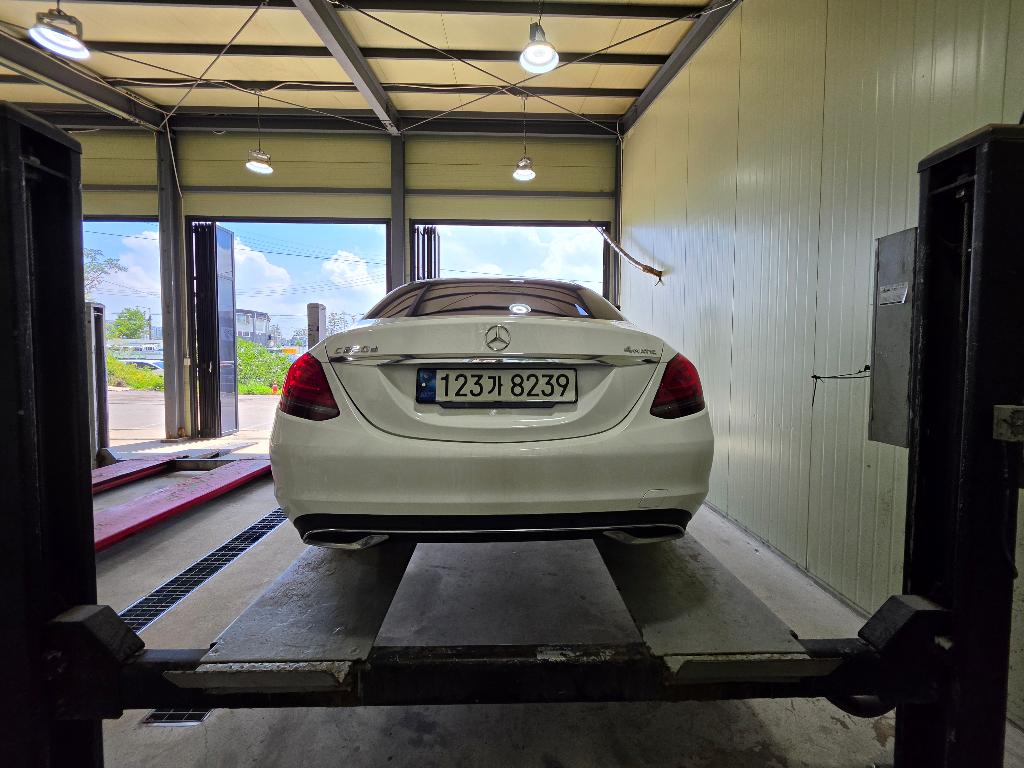 Mercedes-Benz C-Class 2021 — inspection photo 2