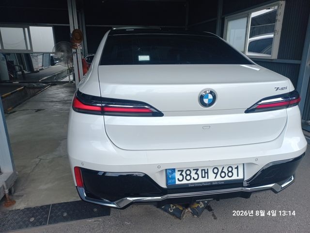 BMW 7-Series 2023 — inspection photo 2