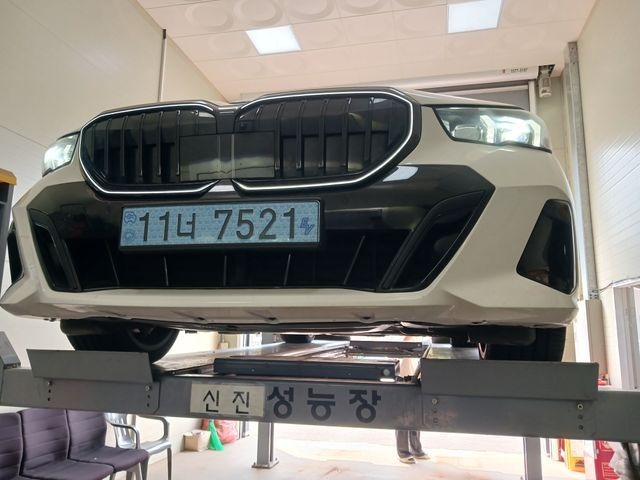 BMW i5 2025 — inspection photo 1