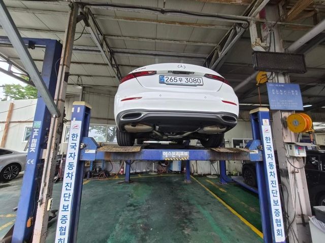 Mercedes-Benz C-Class 2025 — inspection photo 2