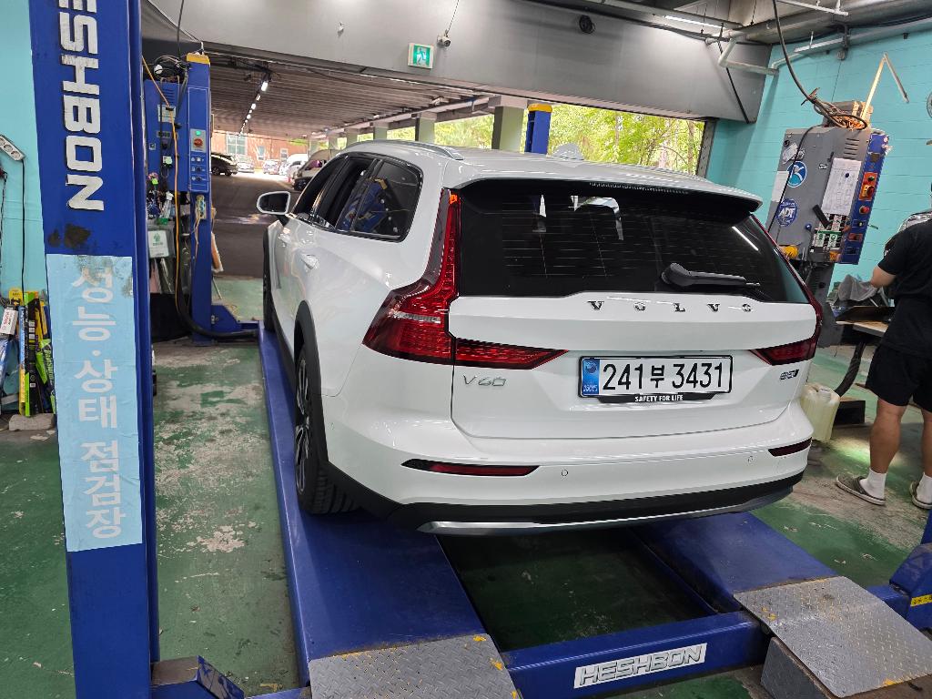 Volvo V60 2025 — inspection photo 2