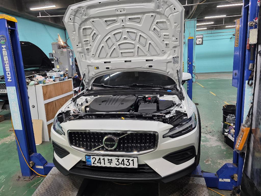 Volvo V60 2025 — inspection photo 1