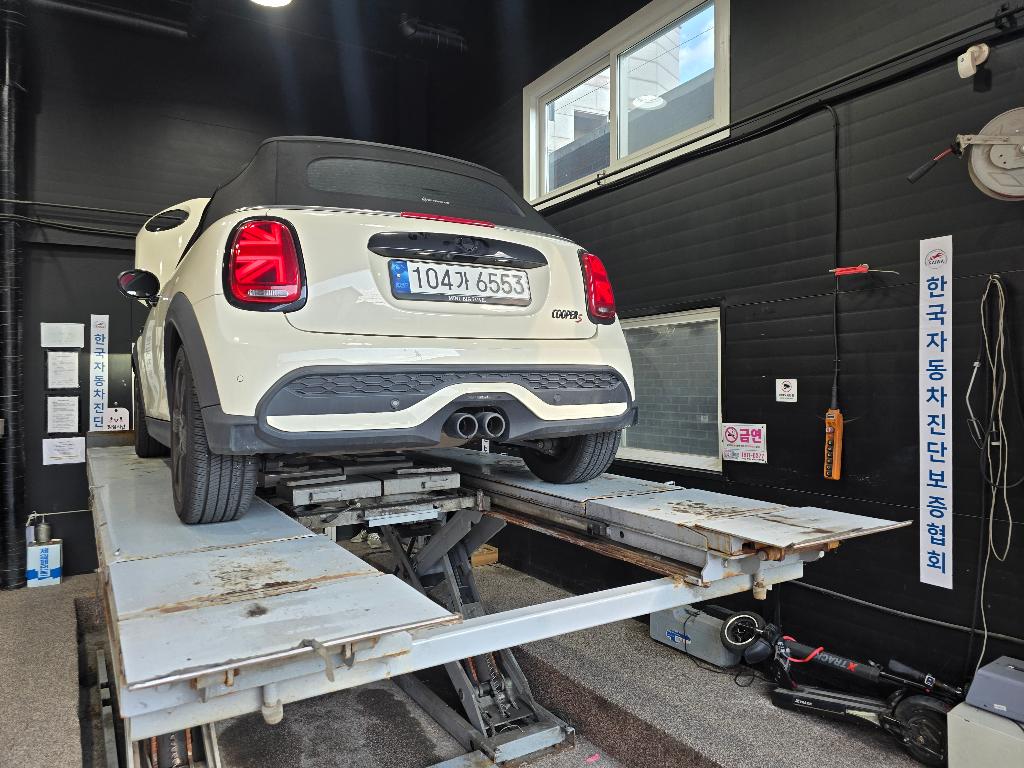 Mini Cooper Convertible 2023 — inspection photo 2